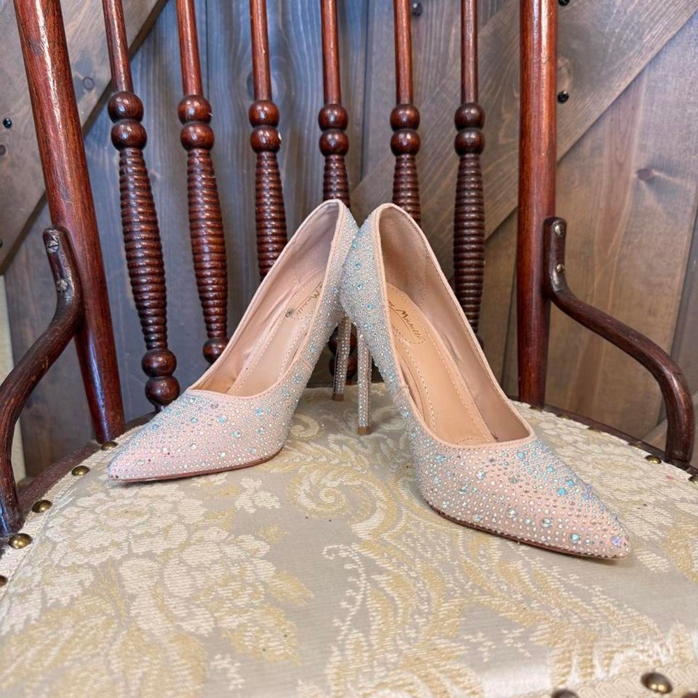 Anne Michelle Rhinestone Pumps Women 6 Nude Excellent Iridescent Stiletto Heels